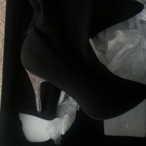 Nina ankle boot with embellished heel size 9.5 new in the box
